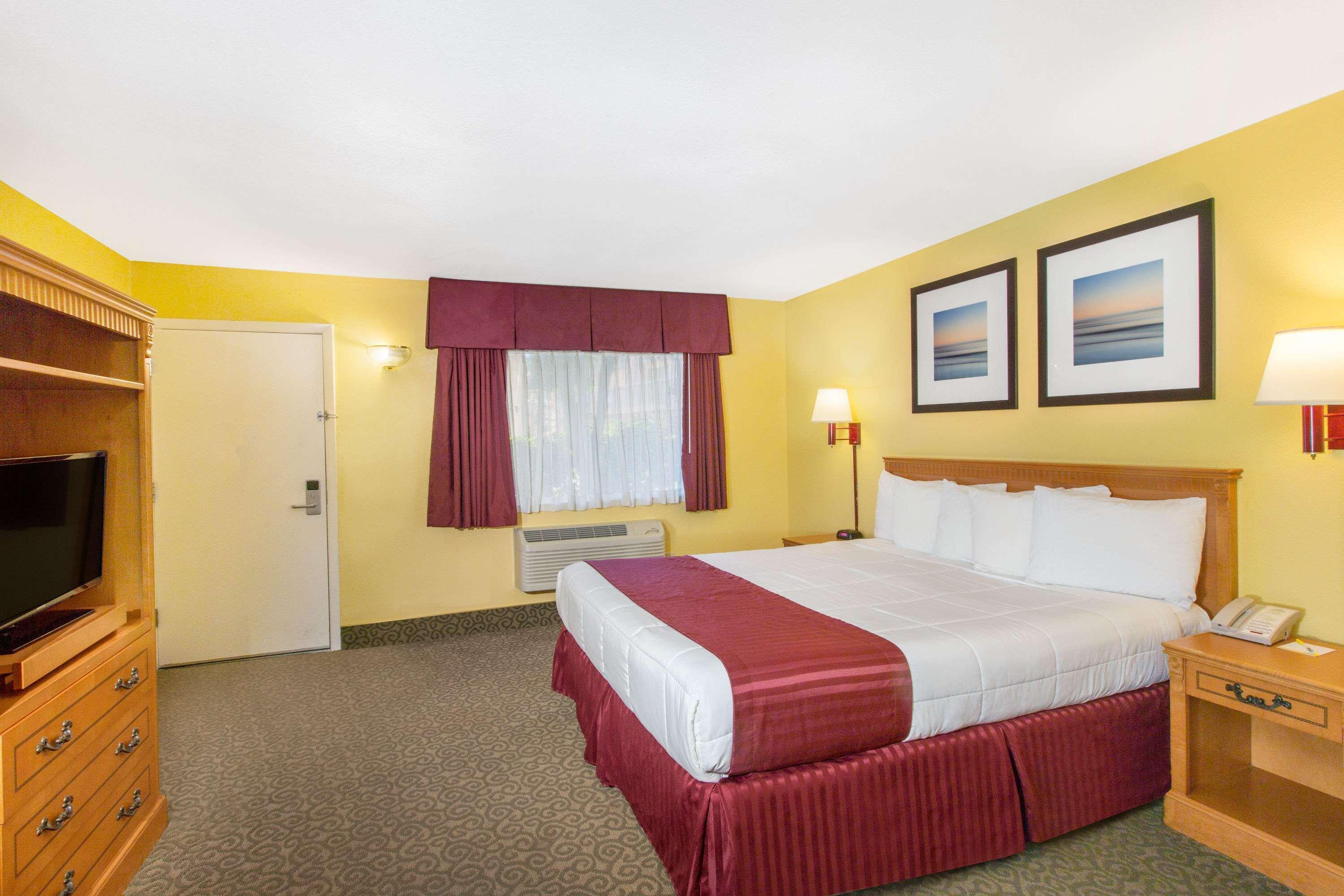 Days Inn By Wyndham Redwood City Zewnętrze zdjęcie
