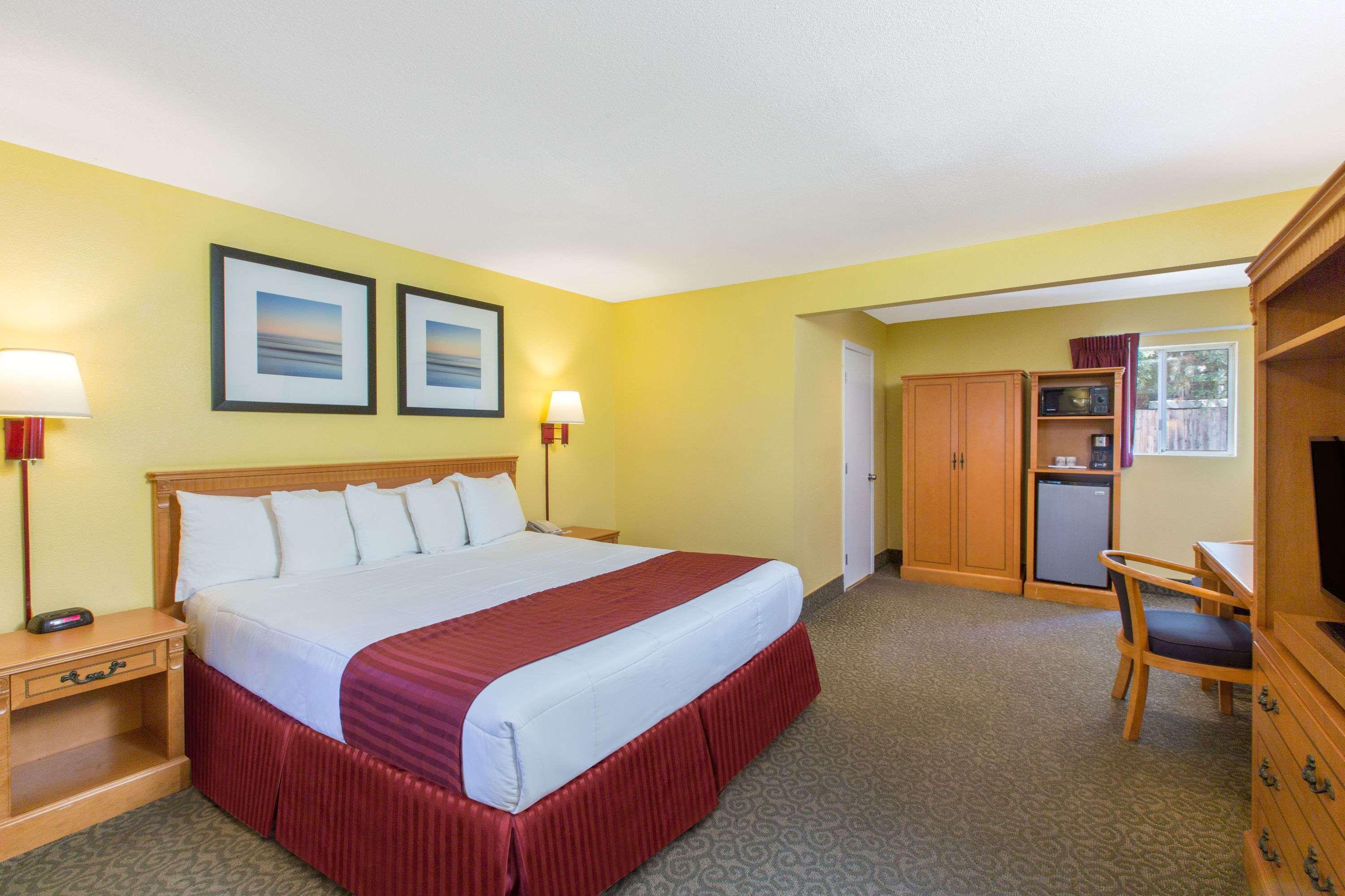 Days Inn By Wyndham Redwood City Zewnętrze zdjęcie
