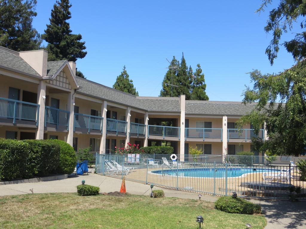 Days Inn By Wyndham Redwood City Zewnętrze zdjęcie
