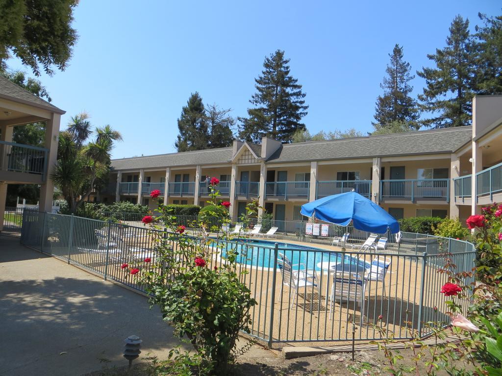 Days Inn By Wyndham Redwood City Zewnętrze zdjęcie